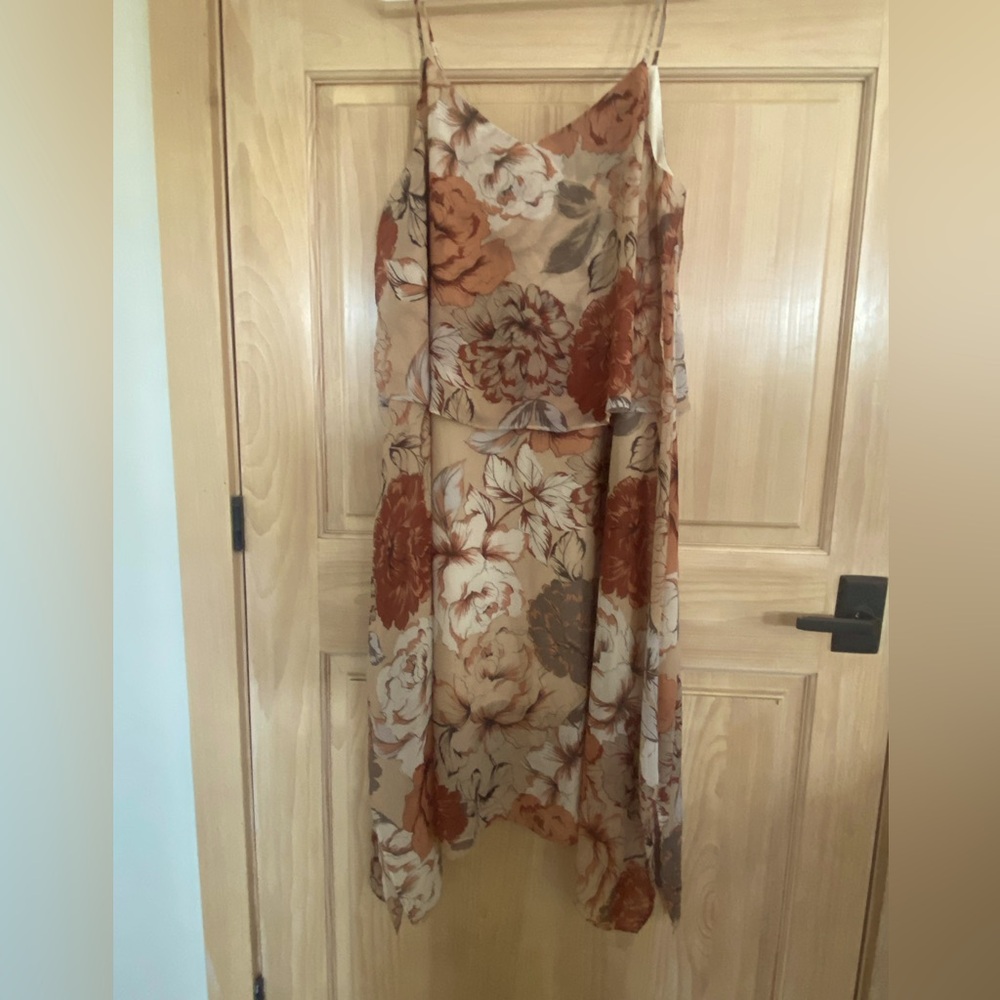 Women’s sleeveless spaghetti strap dress. Fits like a large. Below knee.